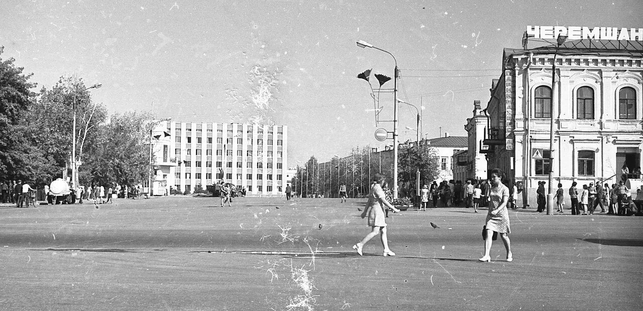Кадр димитровград. Кинотеатр мелекесс димитровград. мелекесс димитровград 1980. димитровград в 70 годы. кинотеатр мир димитровград.