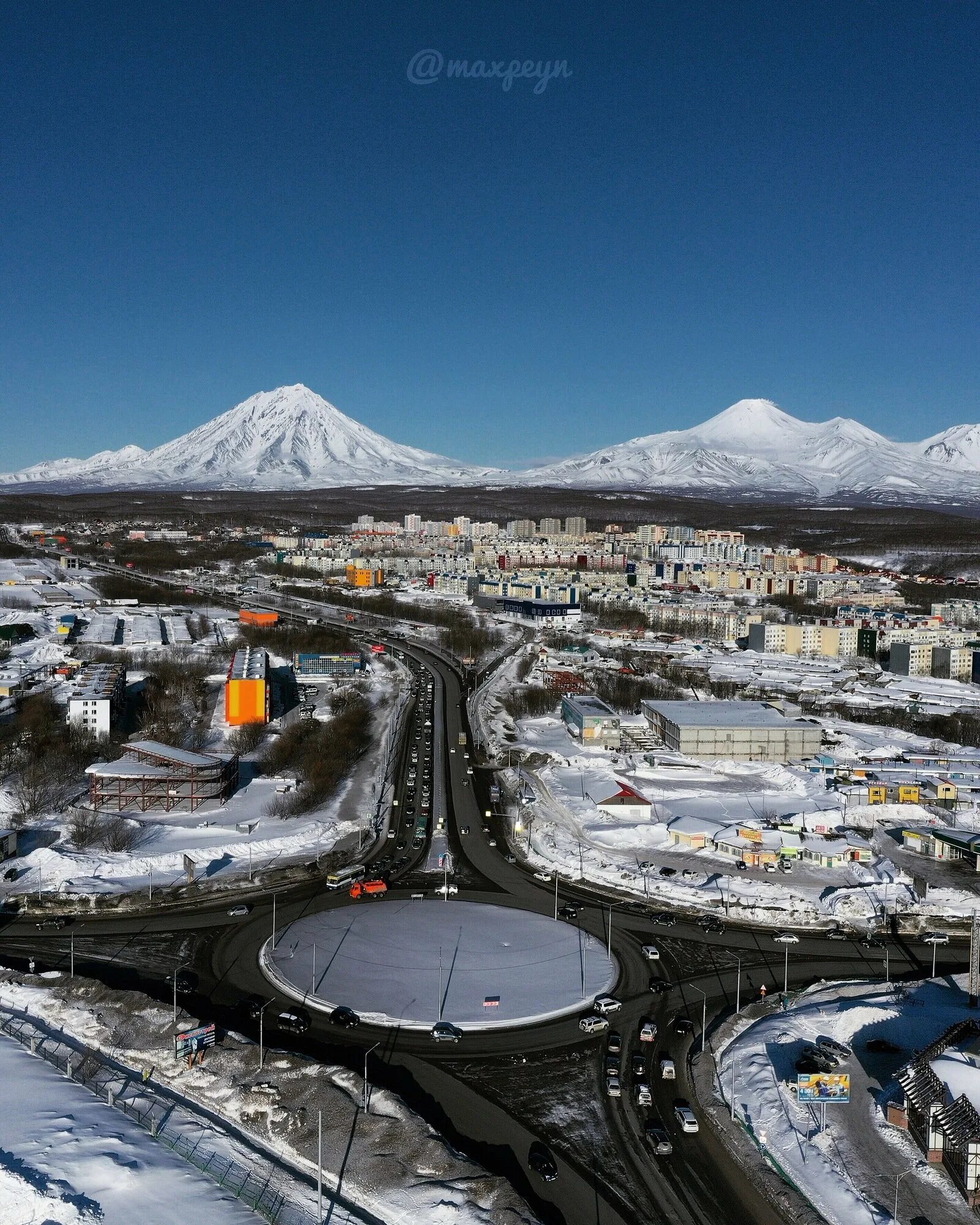 Время в петровском камчатский. Камчатка петропавловск-камчатский. петропавловск-камчатский центр города. камчатка город петропавловск. пригород петропавловска камчатского.