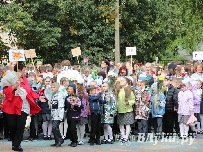 17 школа великие. Город Великие Луки школа 12. Школа 1 Великие Луки. Школа 17 Великие Луки. Первая школа Великие Луки.