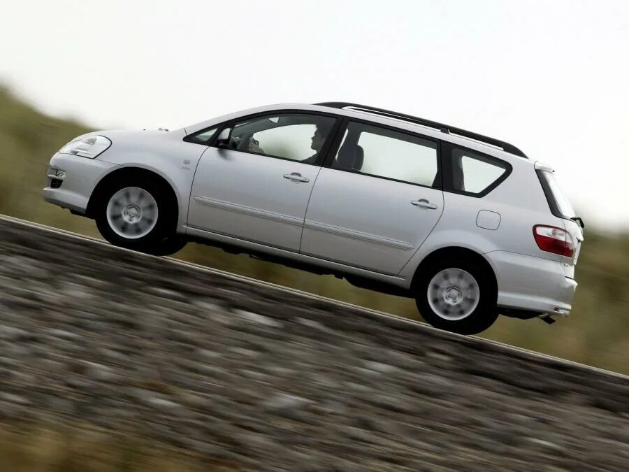 Toyota avensis verso 2004. Авенсис верса. Авенсис верса. Тойота авенсис версо 2004. Тойота авенсис версо 2004.