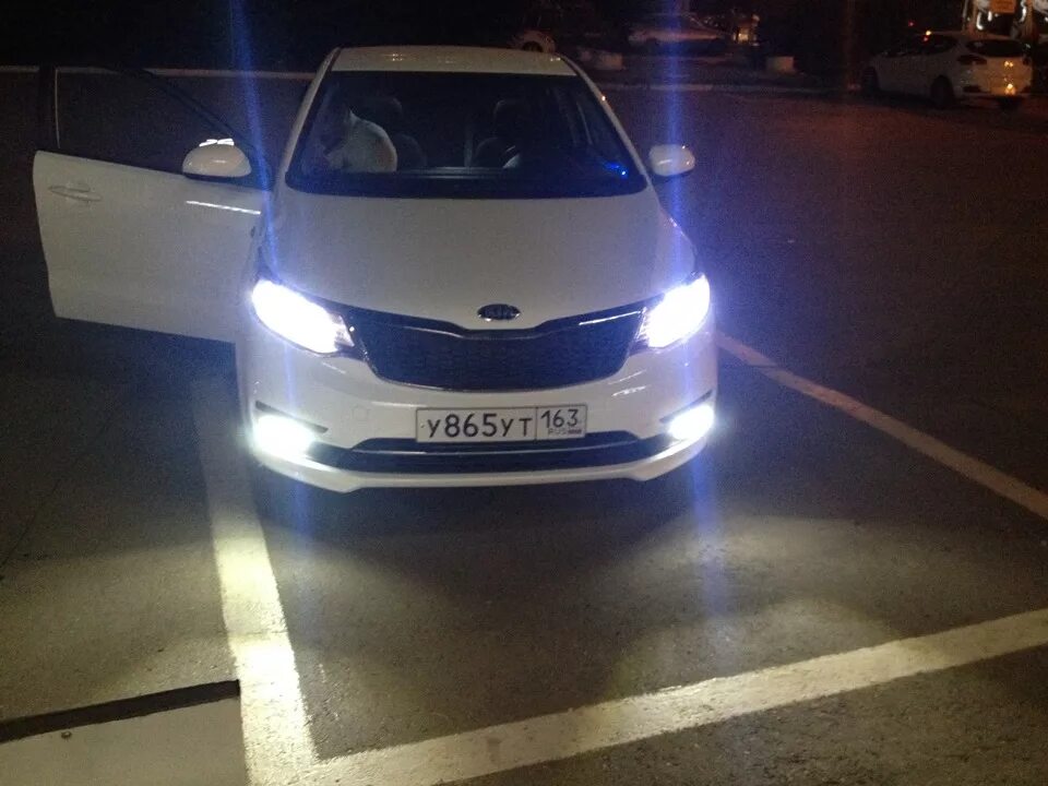 Свет фар рио 3. Led лампы h4 Kia Rio 3 2015. Киа Рио 3 ДХО галогенные. Led лампы в противотуманки Kia Rio 3 2016. ДХО led Киа Рио 3.