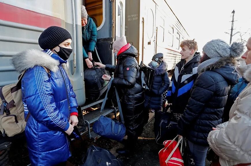 Беженцы с Донбасса в России. Помощь беженцам и переселенцам. Поддержка беженцев в России. Беженцы из Донбасса в Россию.