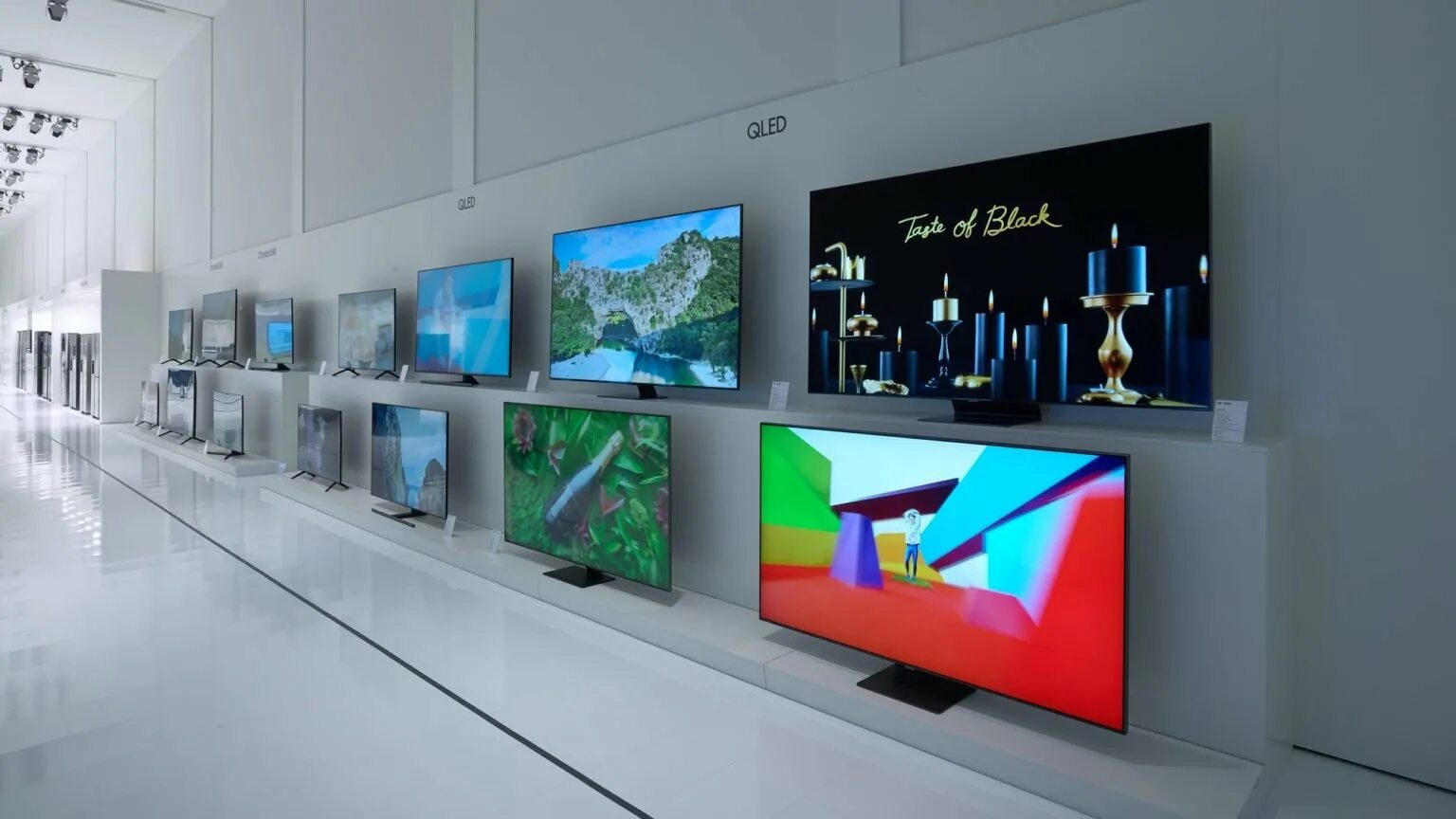 Новый телевизор видео. Samsung TV 2021. Samsung OLED 8k. Samsung Smart TV 2022.