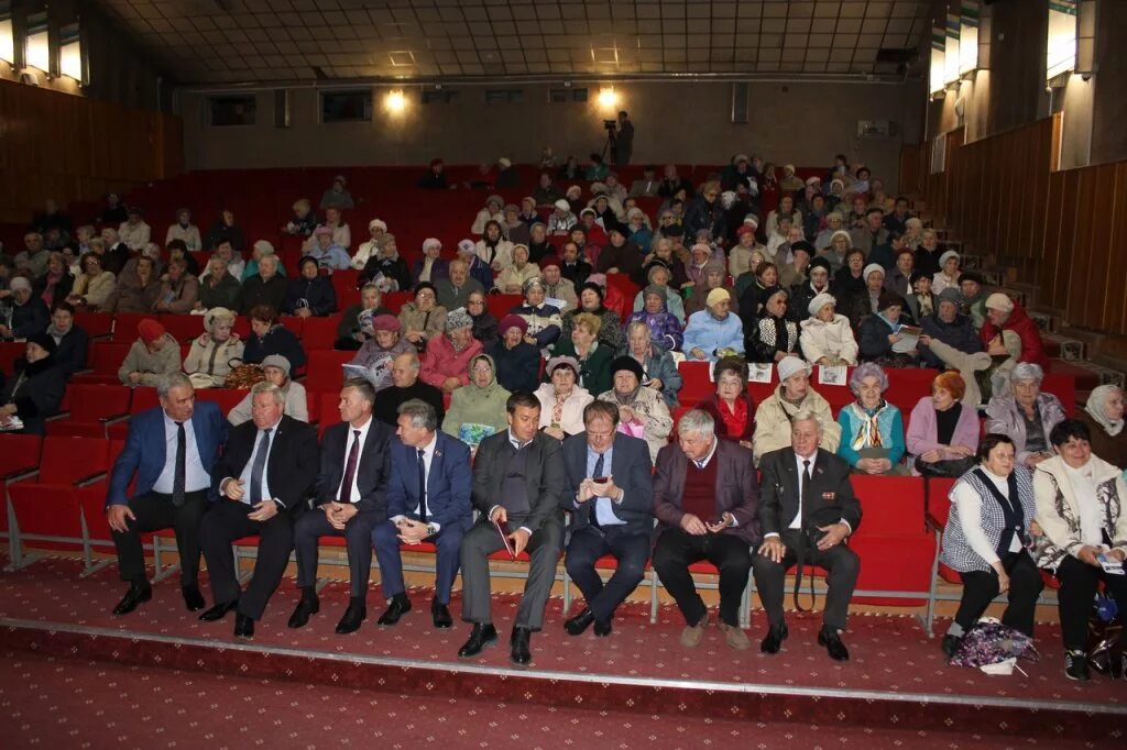 Дом детского творчества лыткарино. Центр молодежи лыткарино. Дк луч воронеж. Доме культуры «центр молодёжи». Центр молодежи лыткарино здание.