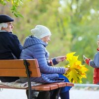 Самые трогательные фотографии королевских бабушек и дедушек с внуками