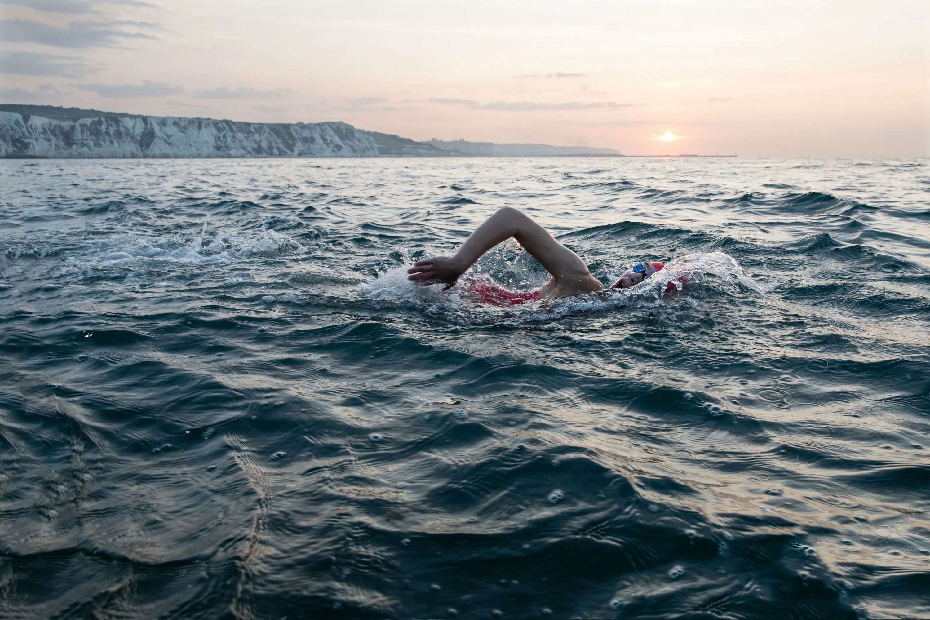 Что такое галсы в море. Океан Тери. Фото people to Swim in the Ocean. Swim in the open Ocean.