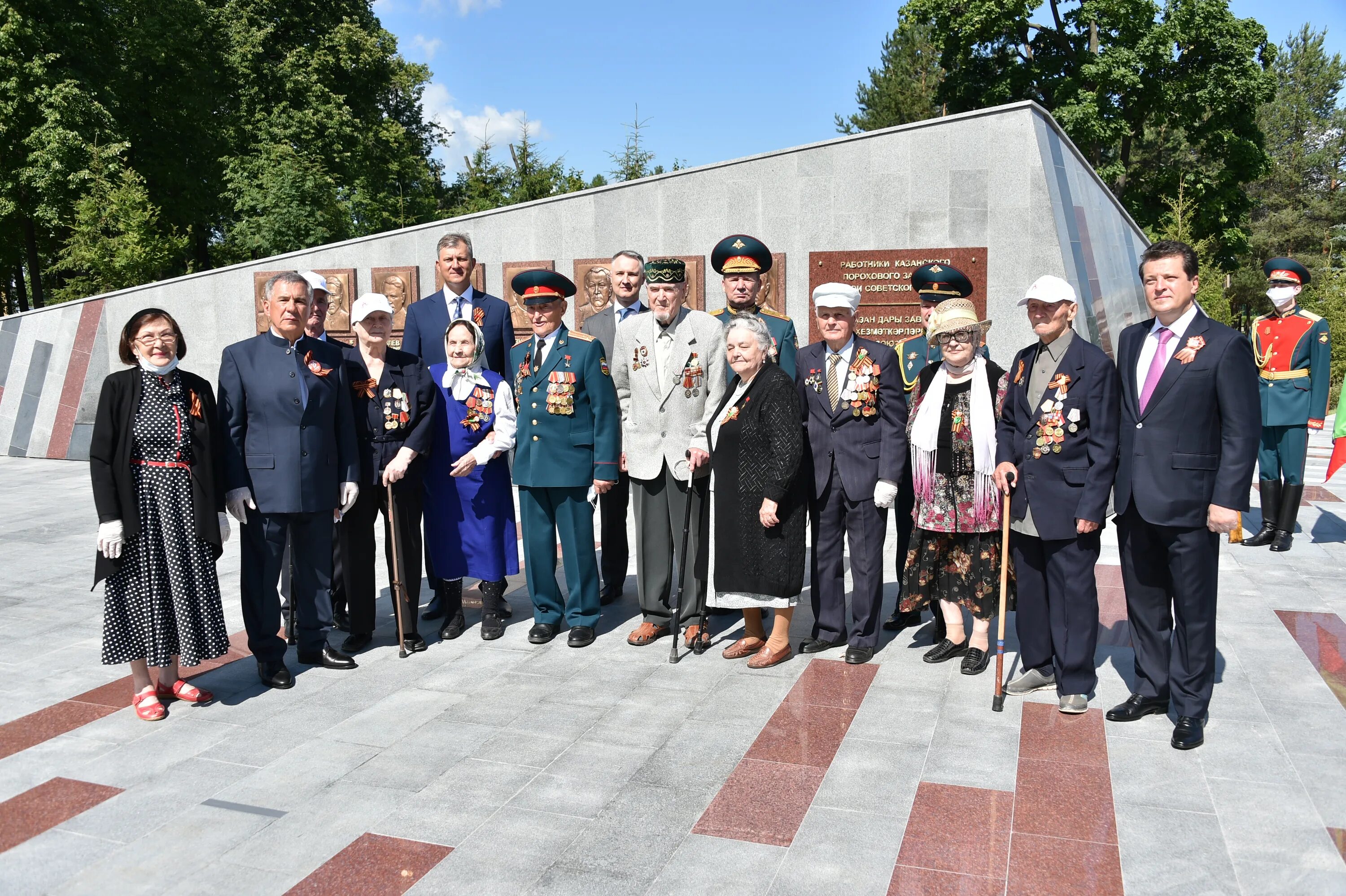 Аллея славы казань. Казанский пороховой завод 1941. Аллея славы в юдино казань. Аллея славы на оборонной. Юдино казань.