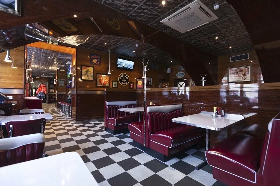 Бары чикаго 30е. Чикаго паб 1930. Бар возле рокса. Американские бары в москве. Удн бар х.