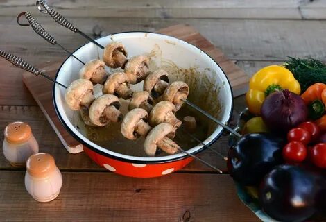 Как замариновать шампиньоны для жарки на костре