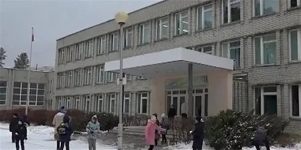 в школах города z. школьники в классе. солнечный город школа. старшеклассники на уроке. обед в школе.