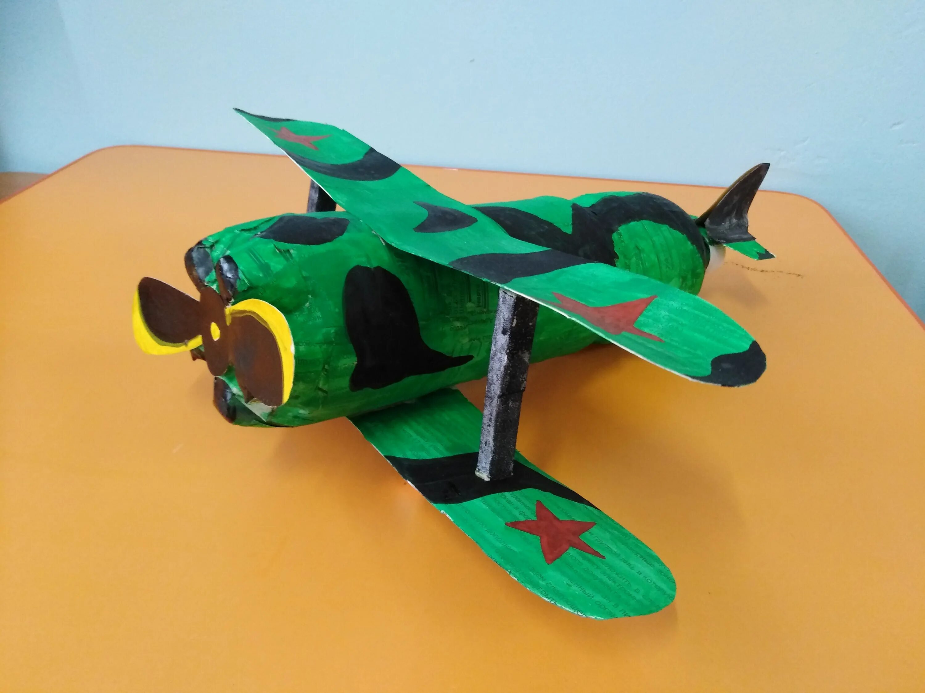 Военная техника из бросового материала для детского сада. Военная техника своими руками в детский сад. Поделка военная техника. Макет военной техники для школы. Поделка танк.