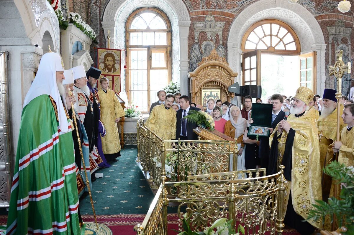 Служба в храме преображения господня. Преображение господне. Служба в храме преображения господня. Храм троицы на шаболовке рождество христово. Служба в храме преображения господня.