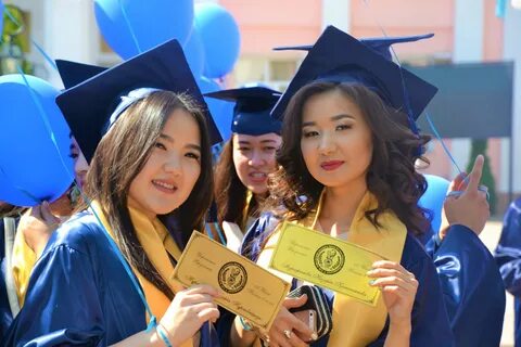 Олар кімнің кеудесі үлкен екенін салыстырады.