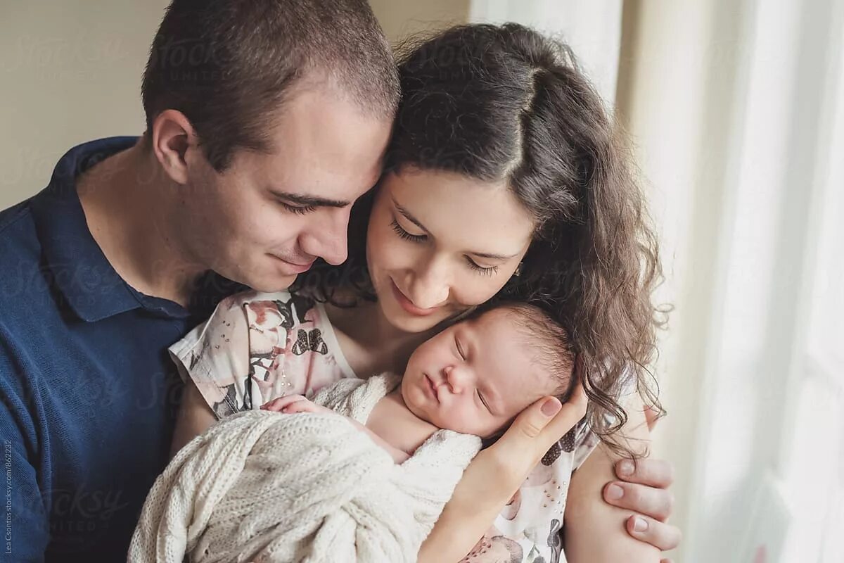 Родители сомнения в ребенке. Losers parents baby. Родители и дети. Любовь к ребенку. Newborn with parents.