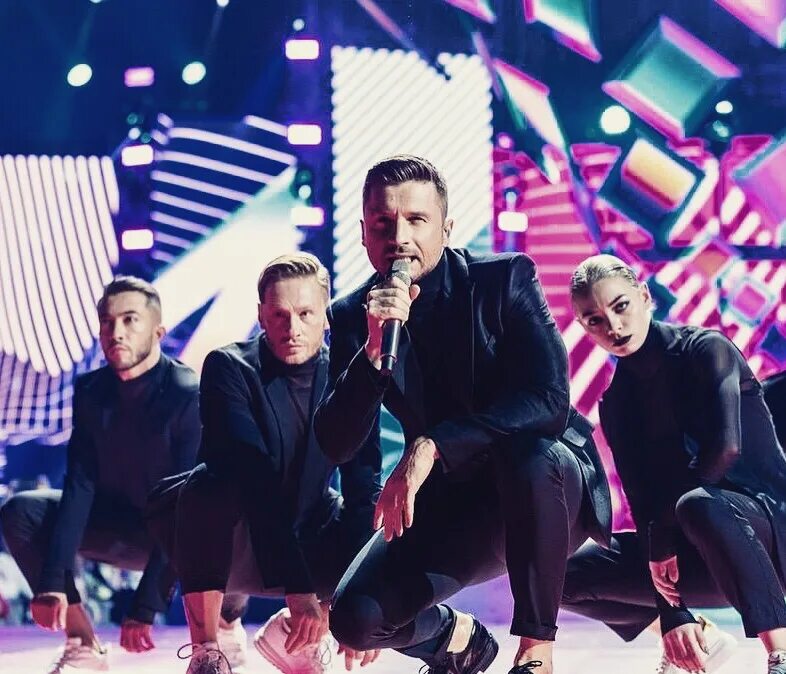 Неуместное шоу на мероприятии. Неуместное шоу на мероприятии. Водное шоу из лас вегаса в 2010. Новости видеоигр. Лучшие исполнители 2015-2019 годов зарубежные.