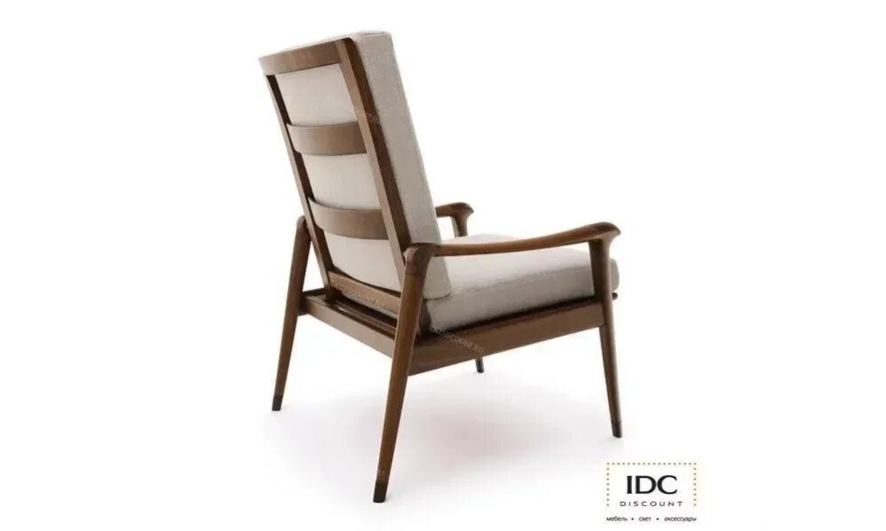 Облегченное кресло. Кресло Giorgetti Armchair. Кресло Верди с деревянными подлокотниками. Кресло с высокой спинкой Lounge Chair. Кресло лофт Giorgetti Razmer.