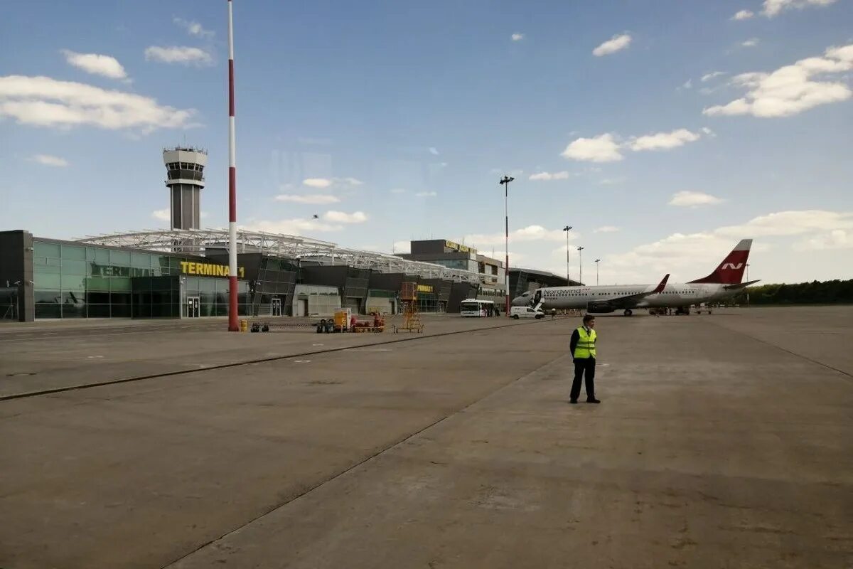 Аэропорт анталия терминал 1. 737-800 corendon airlines. Аэропорт анталия терминал 2. Аэропорт анталья вид сверху. Boeing 737-800 • рейс ut-352.
