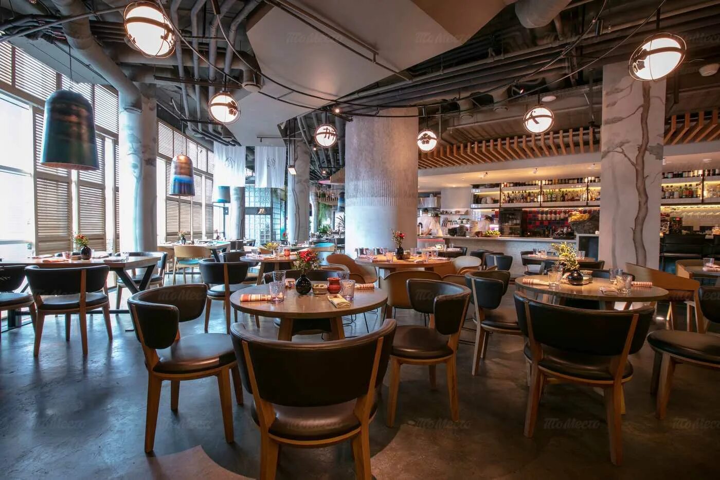 Рестораны пресненский. Bistrot ресторан Москва. Linbistró ресторан Москва. Magura Asian Bistro сайт. Паназиатское кафе.