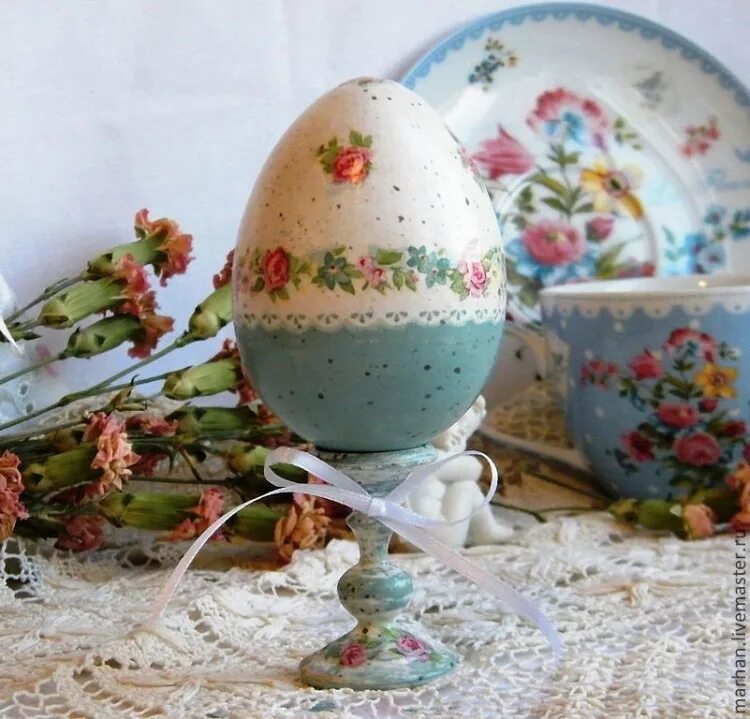 Яйцо декупаж. Декор деревянных яиц. Декупаж яйца на пасху. Декор деревянных яиц. Украшение пасхальных яиц салфетками.
