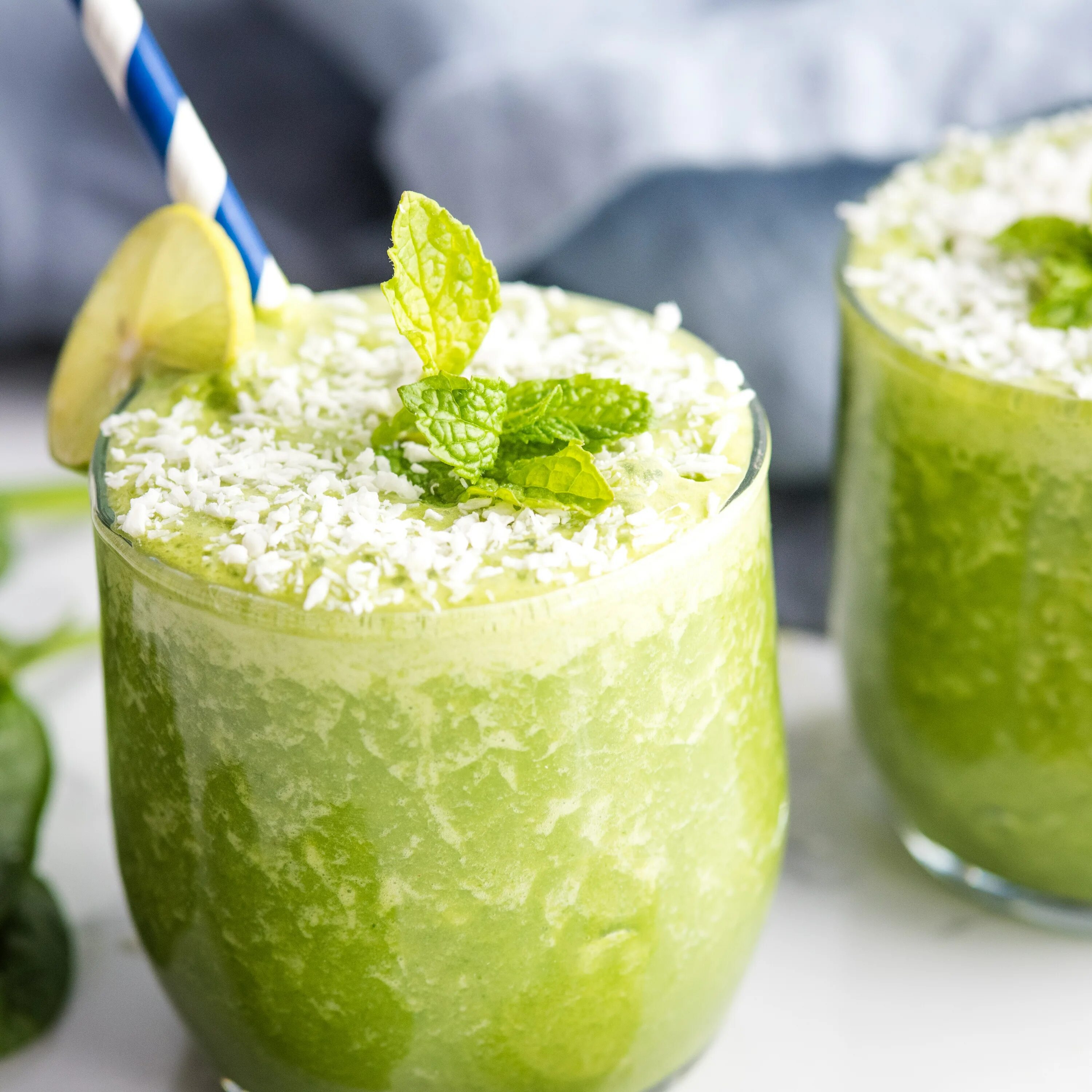 Летние коктейли. Смузи с арбузом. Арбузный сок. Смузи со льдом. Детокс на арбузе.