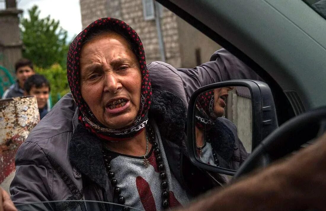 Цыгане на вокзале. Цыганский разговор. Цыганский барон. Персидские цыгане. Цыганские девушки.