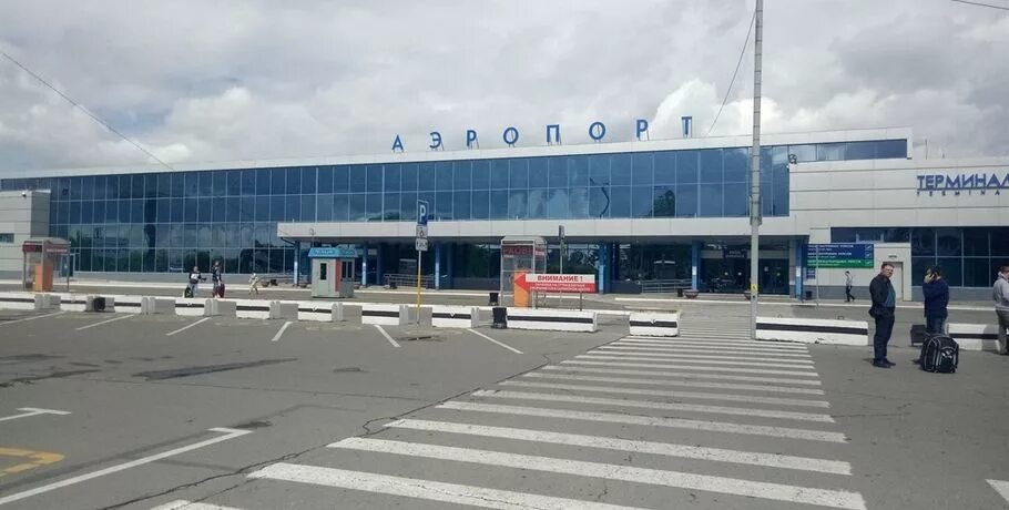 Сколько аэропортов в омске. Аэропорт Карбышева Омск. Омск Центральный аэропорт. Аэропорт Карбышева Омск фото. Имена дм Карбышева аэропорт.