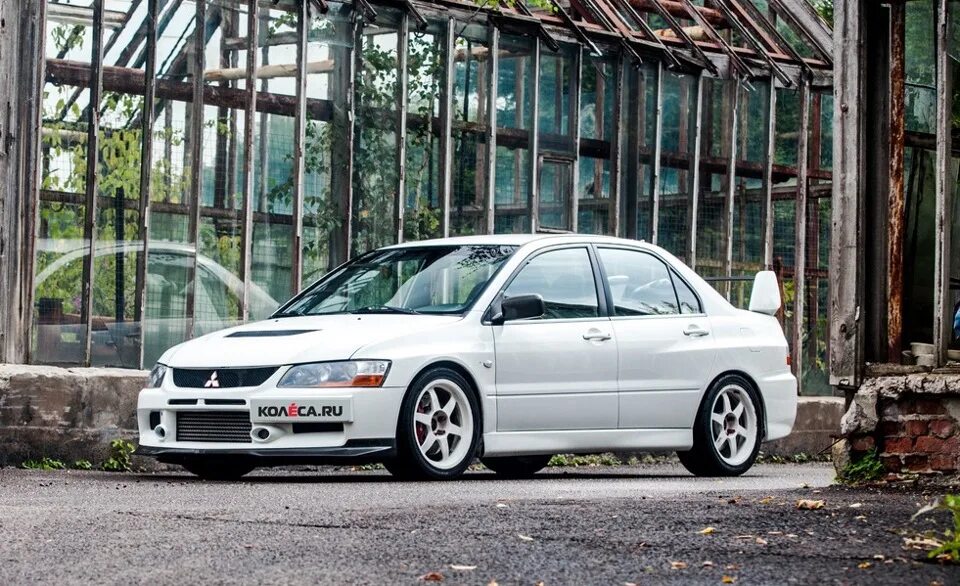 Mitsubishi Lancer 9. Мицубиси Эволюшн 9. Митсубиси Лансер 9 поколения. Митсубиси Лансер 9 и Эволюшен.