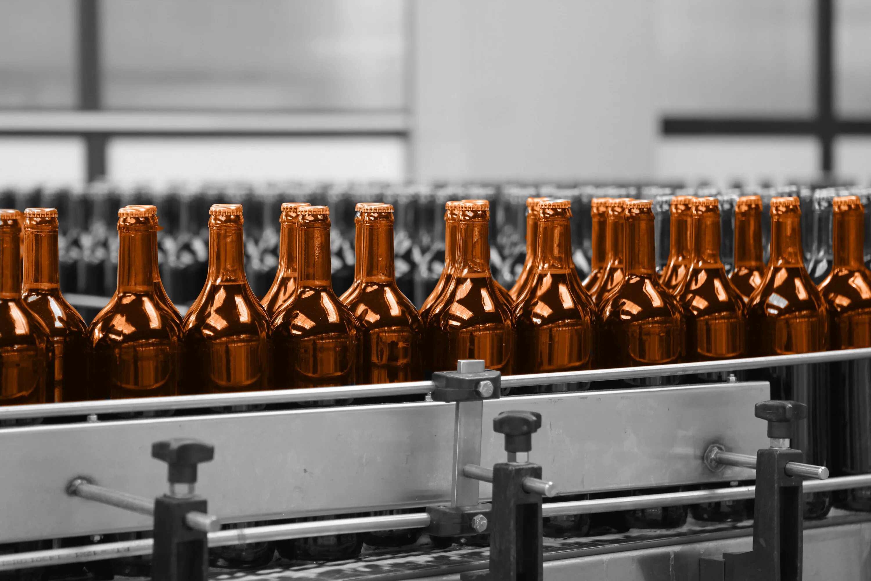 Завод «glass bottling plant cristalchile» в чили. Розлив вина по бутылкам. Завод эфко в алексеевке. Оборот пивоваренной продукции. Bottling plant.