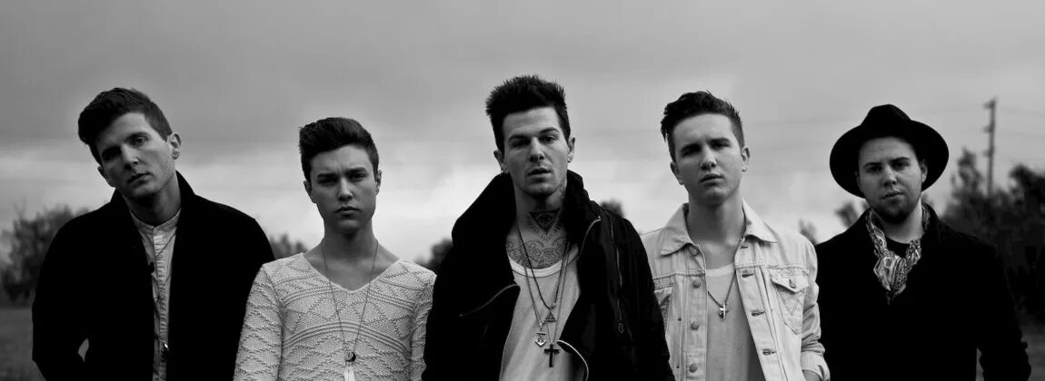 Группа the neighbourhood участники. The neighbourhood треки. Зе нейборхуд участники. Солист зе нейборхуд. The neighbourhood треки.