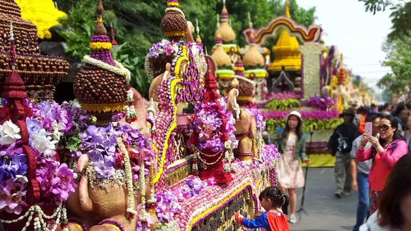 Праздник в тайланде в феврале. Чиангмай Flower Festival. Чиангмай фестиваль цветов 2022. Тайланд праздник цветов. Чиангмай Тайланд фестиваль цветов 2023года.