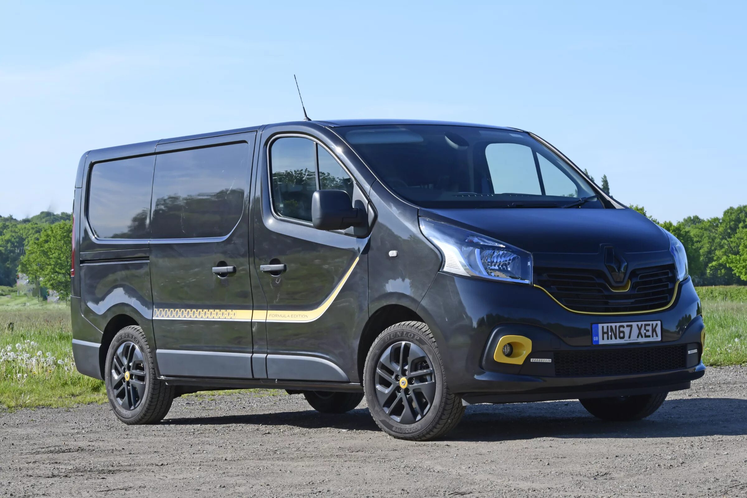 Рено трафик отзывы. Рено трафик 2021. Фургон Renault Trafic 2018. Opel Vivaro Side. Рено трафик 2017.