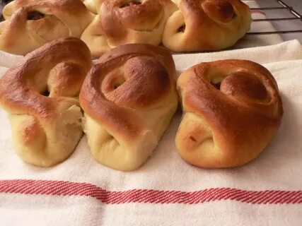 Булочки с курагой из дрожжевого теста