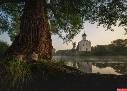Церковь на реке