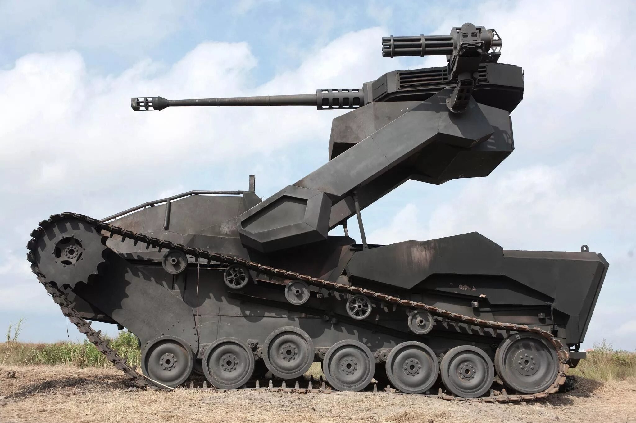 Самая необычная военная техника. Настоящий танк. Танк первой мировой войны марк 1. Необычные танки. Танк-бегемот «lvth6».