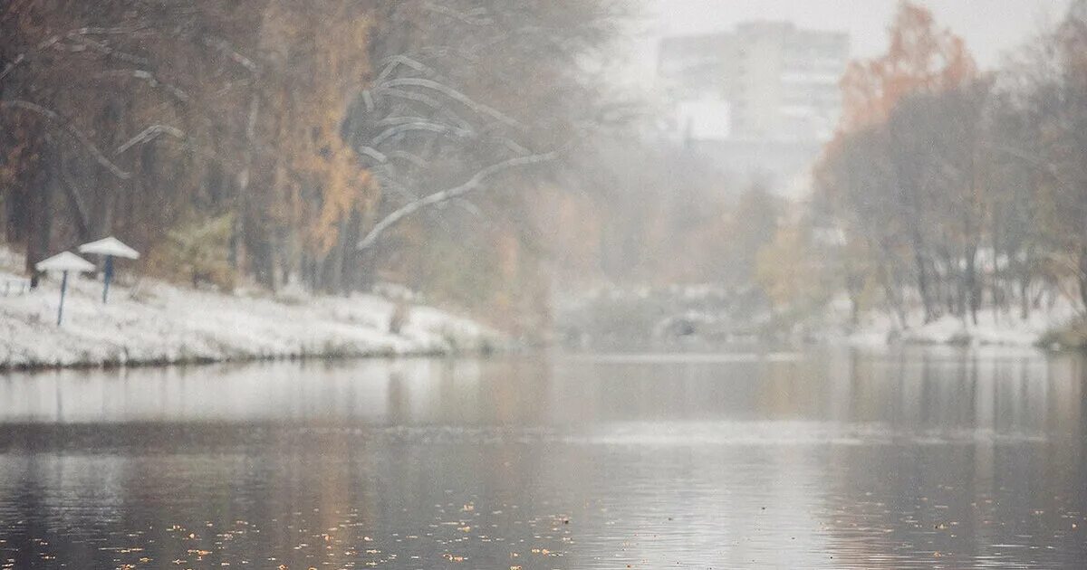 Синоптик смоленское на 10. Дождь снег туман фото. Пасмурная погода в Смоленске. Смоленск видео о погоде.
