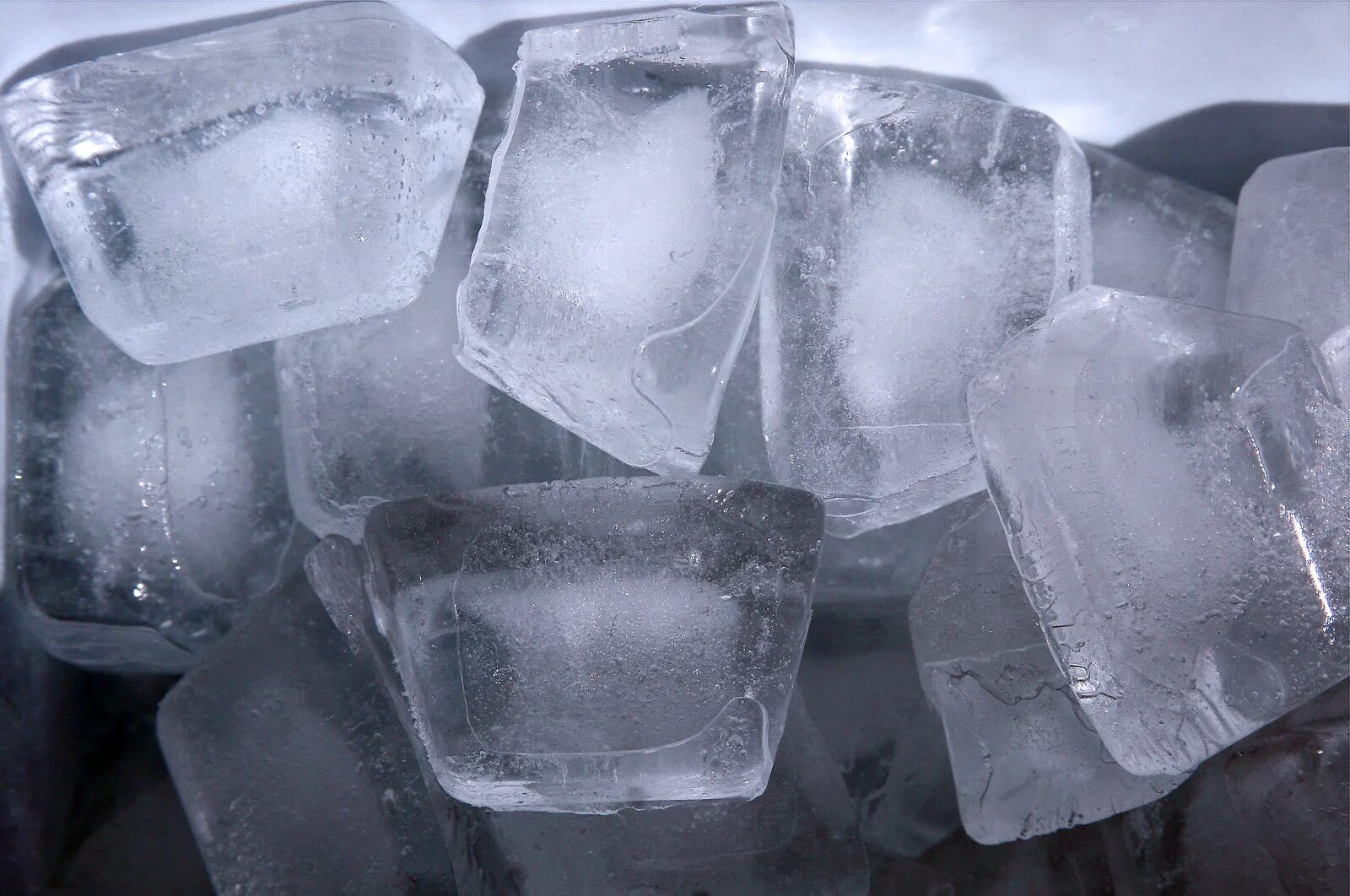 Айс эс. Кубики льда. Кусочки льда. Лед. Ледяной кубик.