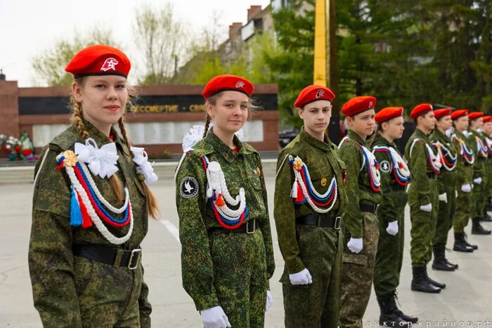 Южноуральск победы. Венок юных армейцев. 9 Мая Увелка. Друга Победы Южноуральск. 9 Мая в Южноуральске 2023 фото.