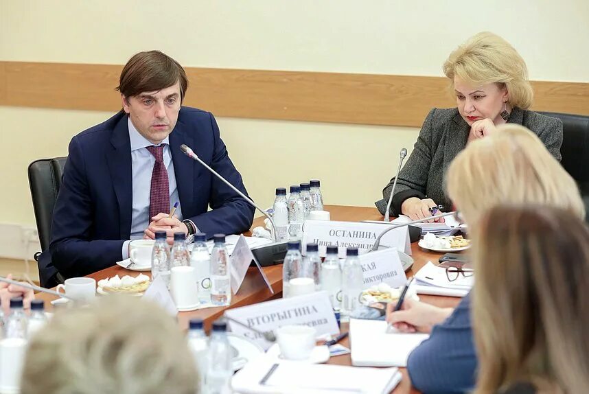 Комитет по делам женщин и семьи при правительстве рт. Заседание комитета по вопросам семьи женщин и детей. Парламентские слушания. Комитет по вопросам семьи. Министр семьи женщин и детей.
