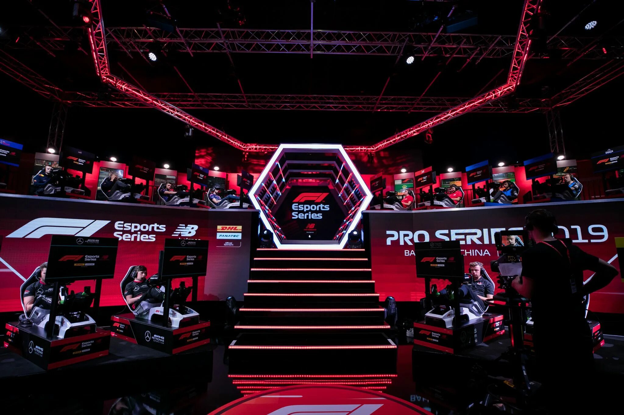 Киберспорт счет. F1 Esports. Киберспорт по f1. Esports команды f1 22. Бебра Esports.