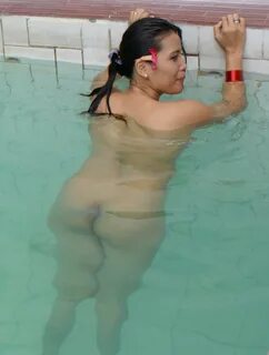 Slideshow asian pussy eaten in pool.