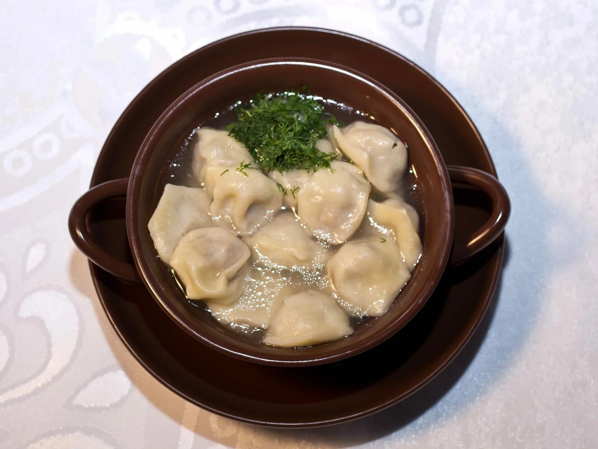 Пельмени с куриным бульоном. Равиоли в бульоне. Пельмешки с бульоном. Равиоли в бульоне. Как сварить пельмени с вкусным бульоном.