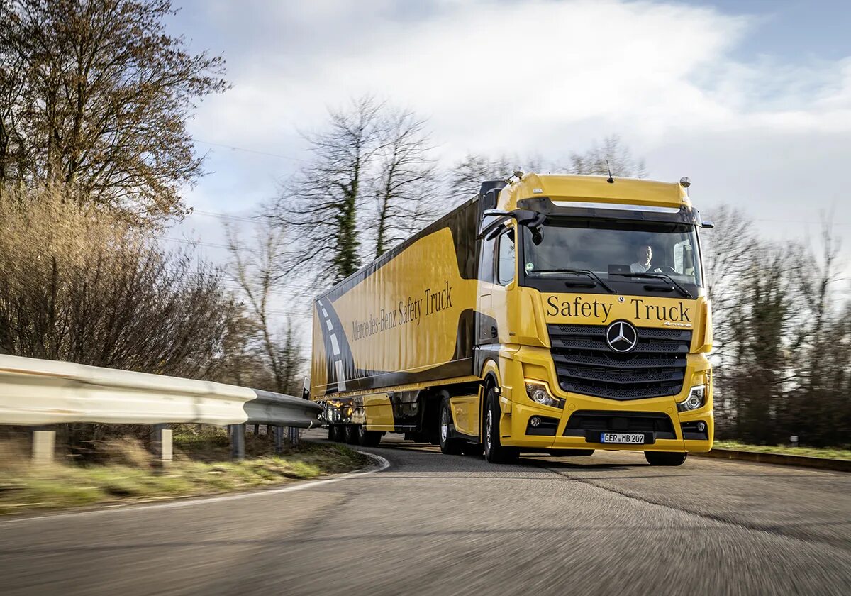 Грузовик актрос. Mercedes-Benz Actros. Мерседес-Benz Актрос. Mercedes-Benz Actros 1853. Мерседес Бенц Актрос 3 поколения.