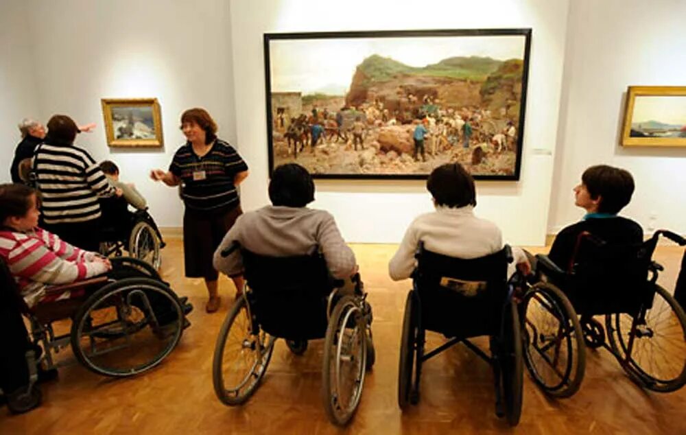 Доступный музей. Инвалиды в музее. Экскурсии для инвалидов. Музеи для людей с ограниченными возможностями. Экскурсии для людей с ограниченными возможностями.