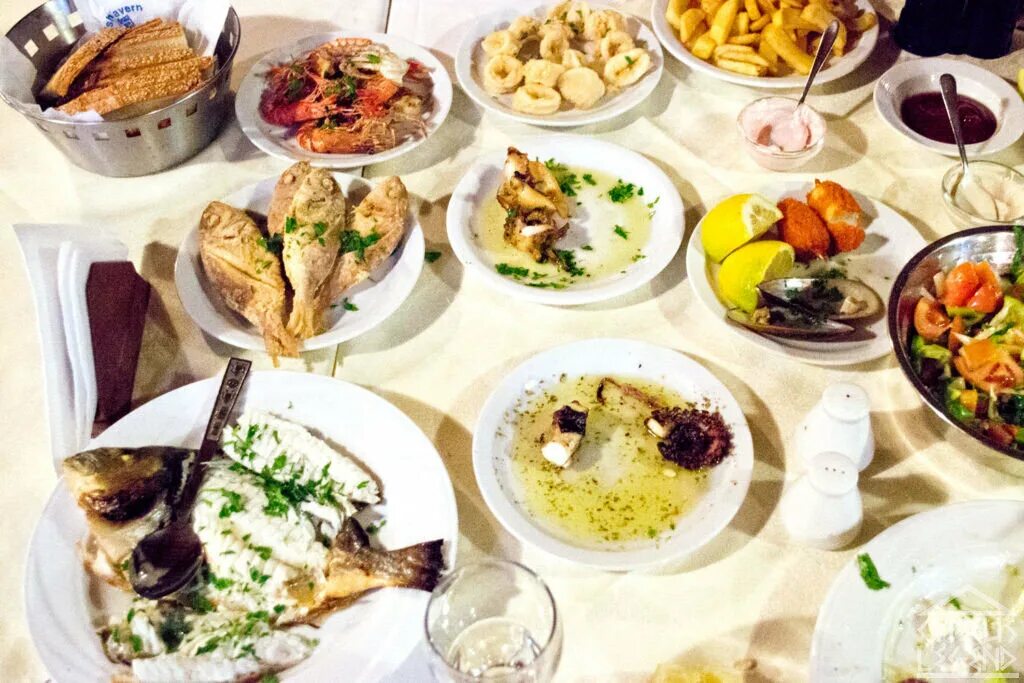 Мезе на кипре. Блюда кипра. Блюда кипра. Кипрское мезе рыбное. Рыбное мезе на кипре.