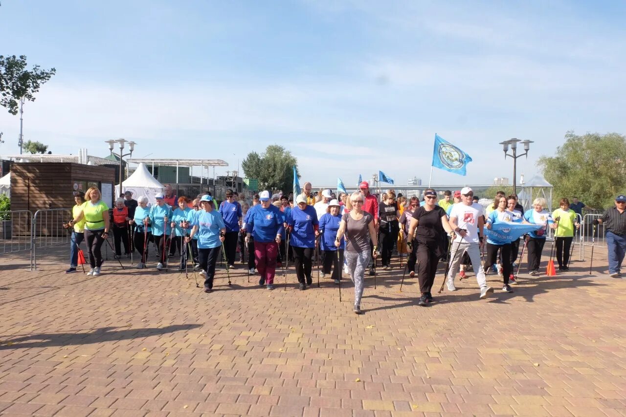 Парк на левом берегу ростов на дону. Левый берег мероприятия. Левый берег мероприятия. Парк левобережный ростов сцена. Левый берег ростов на дону.