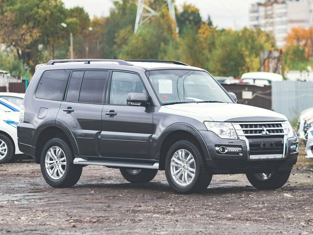 Мицубиси паджеро 2011 года. Pajero 4 black edition. Паджеро 4 новый. Митсубиши паджеро серый. Mitsubishi pajero санкт петербург.