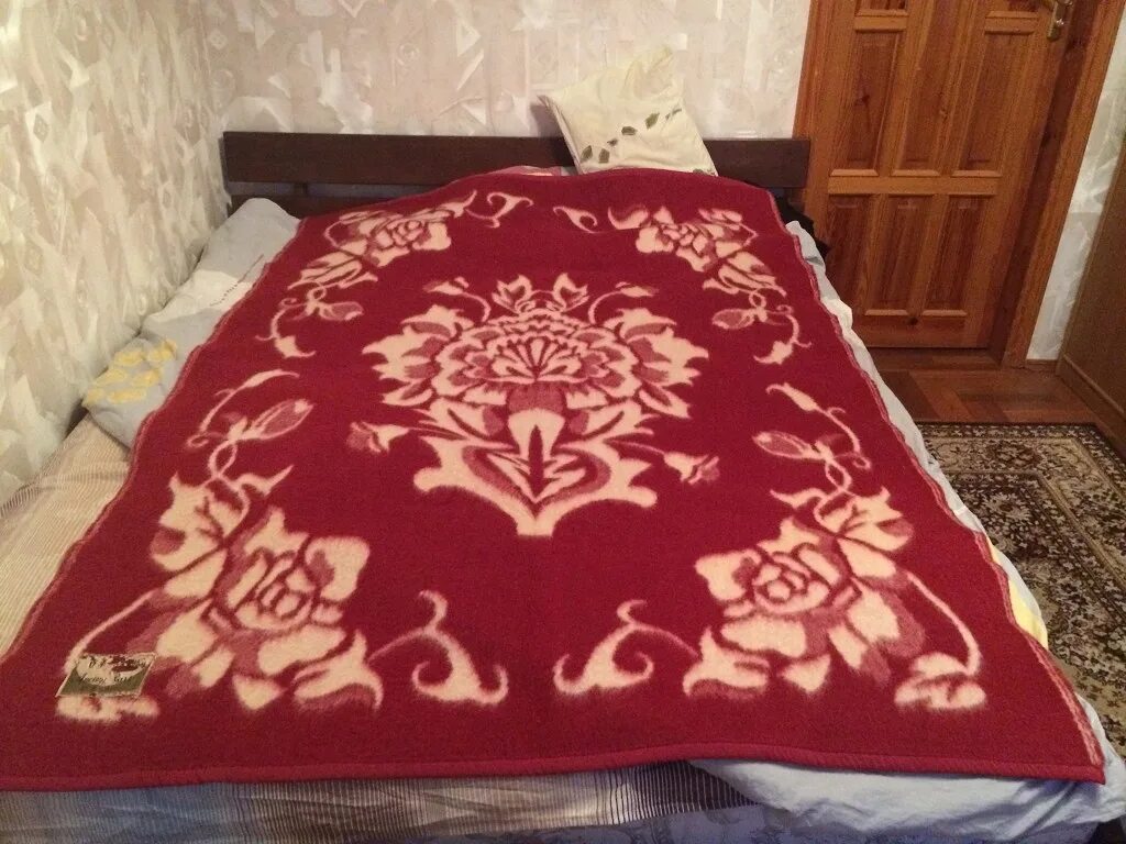 Советское верблюжье одеяло. Советские покрывала. Верблюжье одеяло советских времен. Советское одеяло из верблюжьей шерсти. Купить советское одеяло