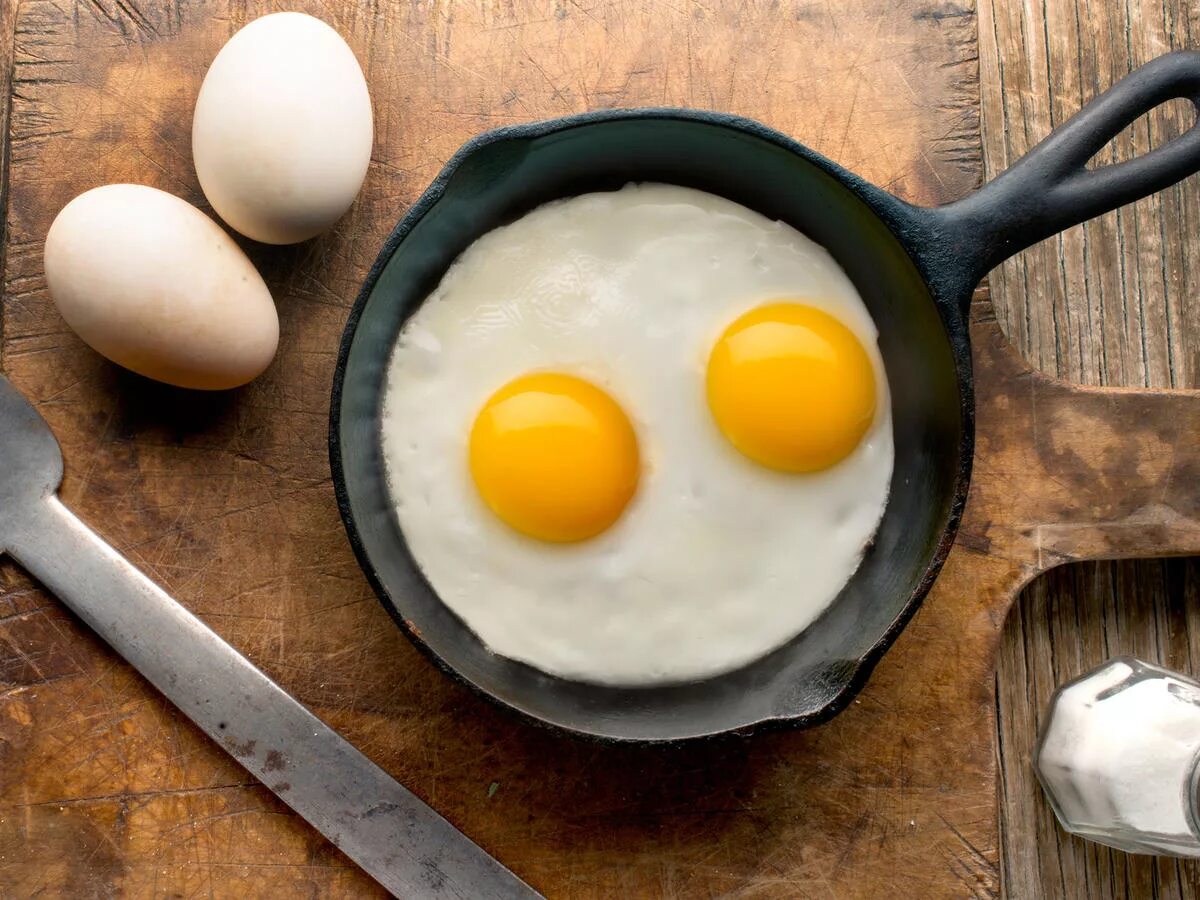 Cooked egg. Санни Сайд ап яичница. Яйца приготовленные. Яичница глазунья. Оригинальная яичница.