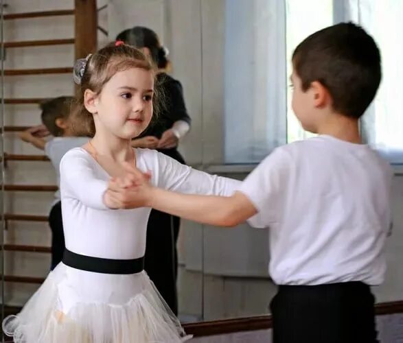 Музыкальные инструменты для детей. Дополнительное образование в школе. Эстетическое воспитание младших школьников. Королевская музыка. Дети в школе искусств.