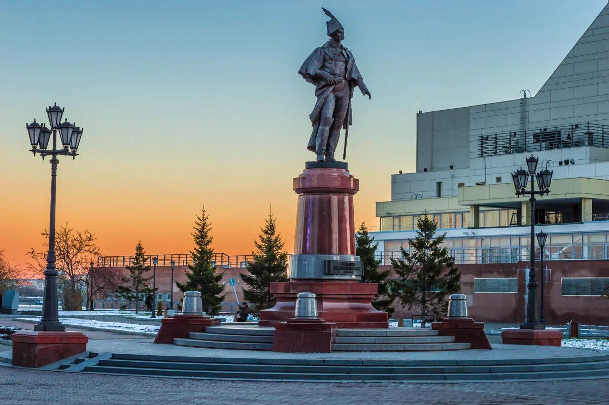 Красноярск край час. Памятник Рязанову Красноярск. Красноярск доспремичательности. Первый памятник Резанову в Красноярске. Красноярск достромичательности.